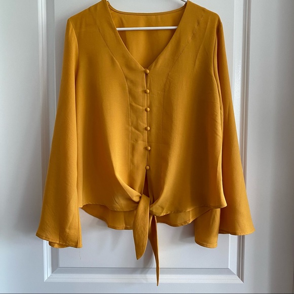 NWOT Button down tie front blouse - Picture 2 of 9